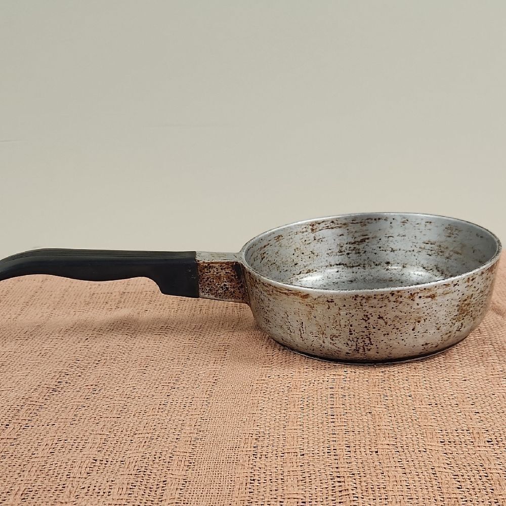 Vintage HAWTHORNE Cast Aluminum 1 Quart Pan